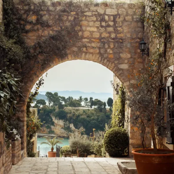Stari grad Ulcinj i pogled na zaliv