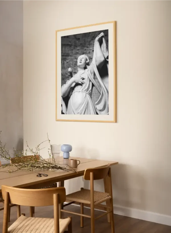 Statua koja izgleda iznenadjeno - slika na zidu trpezarije large